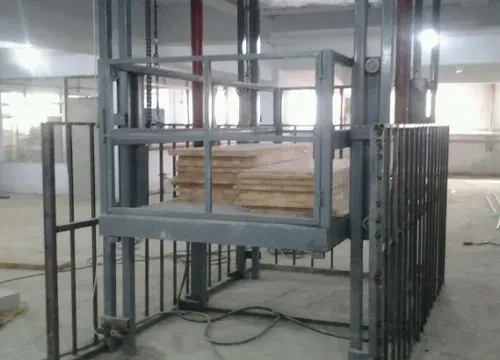 如何制作简易升降货梯_工地人货梯升降机安全注意事项_人货梯升降机分类及应用场景