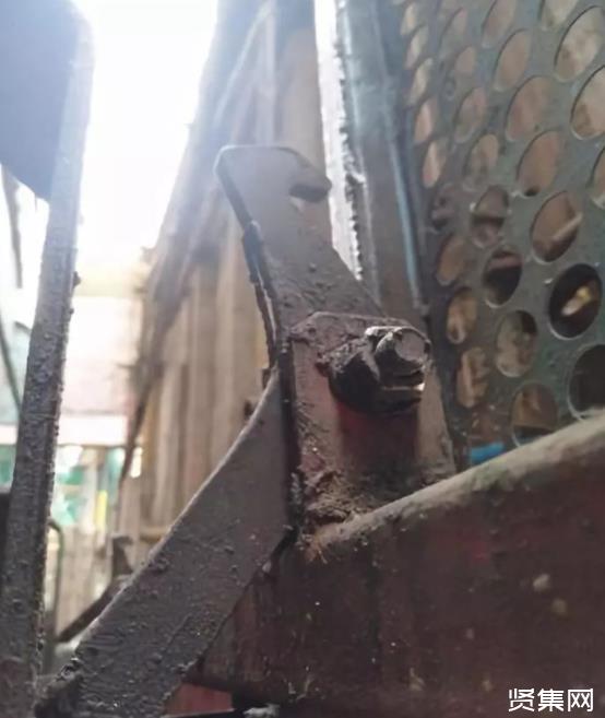 施工升降机安全保护装置_施工升降机安全通病及防治措施_液压升降货梯的门如何防护