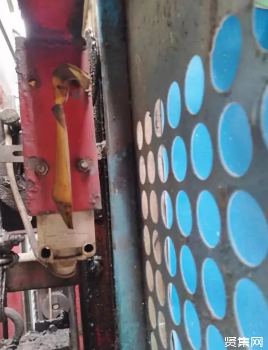 液压升降货梯的门如何防护_施工升降机安全保护装置_施工升降机安全通病及防治措施