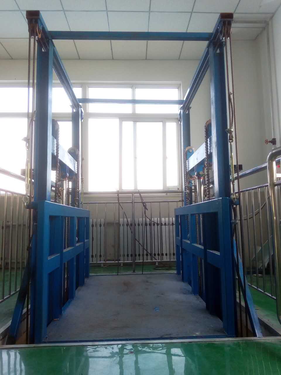 链条一断货梯瘫！不这么保养，你的升降货梯就是在玩命